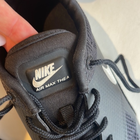 NIKE BLACK RUNNING SHOES SIZE 8 - Picture 5 of 6